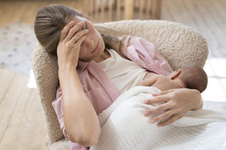 Las razones más comunes por la que tu hijo se despierta